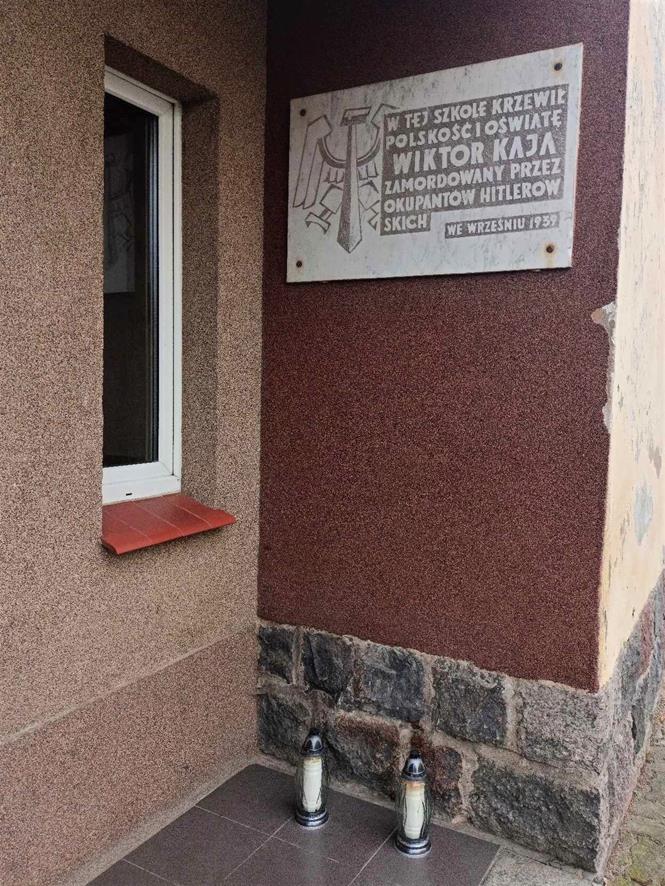 aszkola pamieta2023 tablica Kaja2.jpg