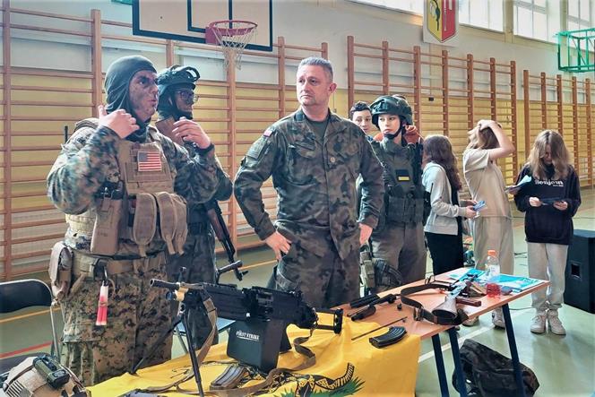 gielda szkol 11 2023.jpg