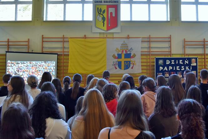 papieski10a 2024.JPG