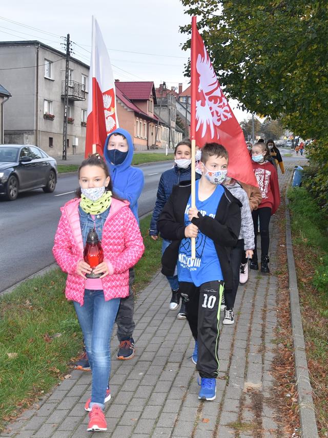 pomnikowe5 2020szkola.JPG