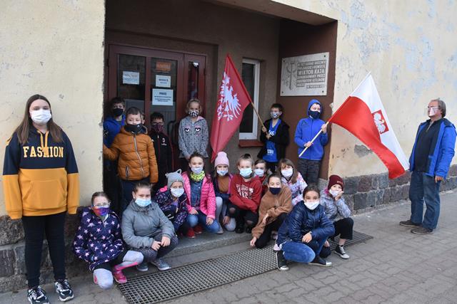 pomnikowe8 2020szkola.JPG