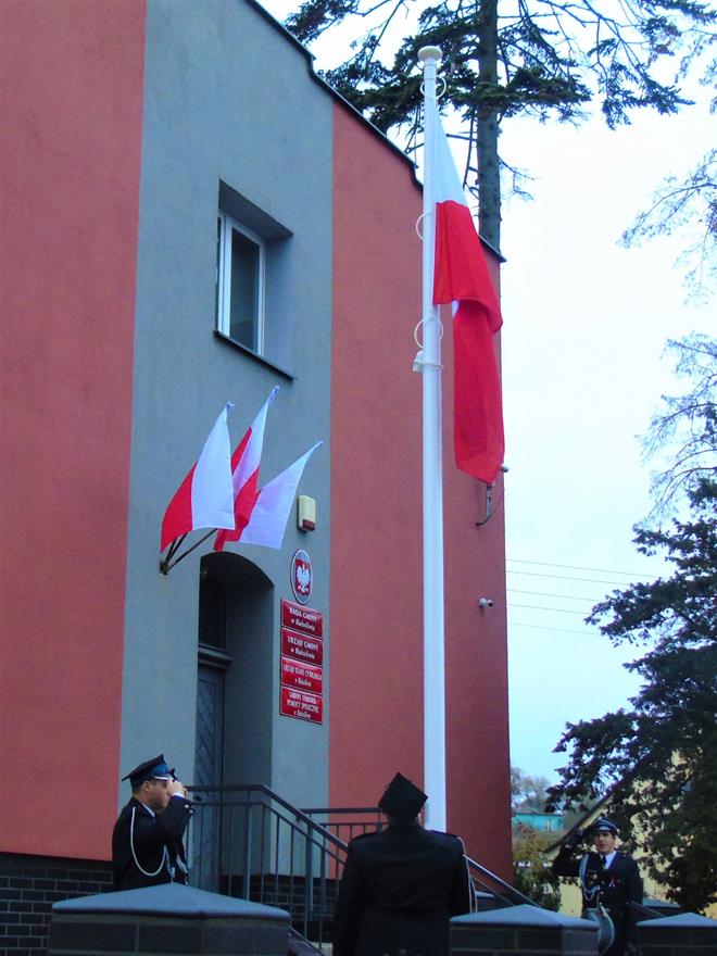 urzad gminy flaga niepodleglosc4 2022.JPG