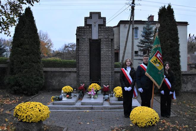 urzad gminy flaga niepodleglosc6 2022.JPG